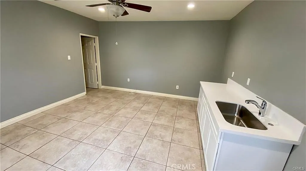 Studio, 300 sqft, $1,350 — Photo 2
