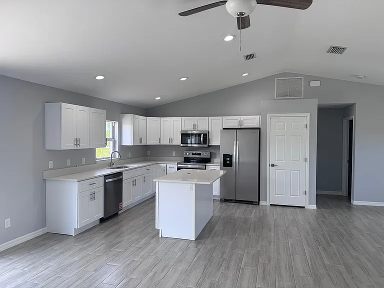 147 Peoria St — Photo 5