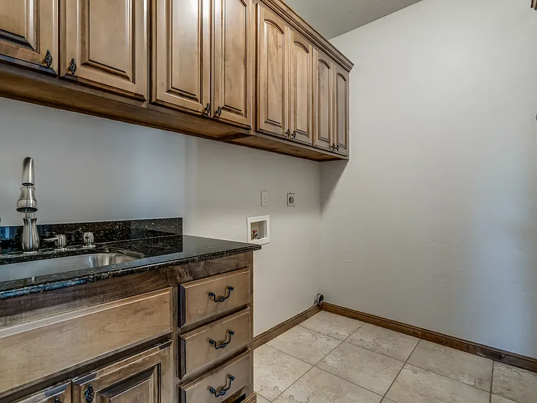 22525 Lindy Ter — Photo 53