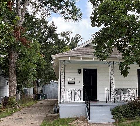 2nd image of 3657 Derbigny St