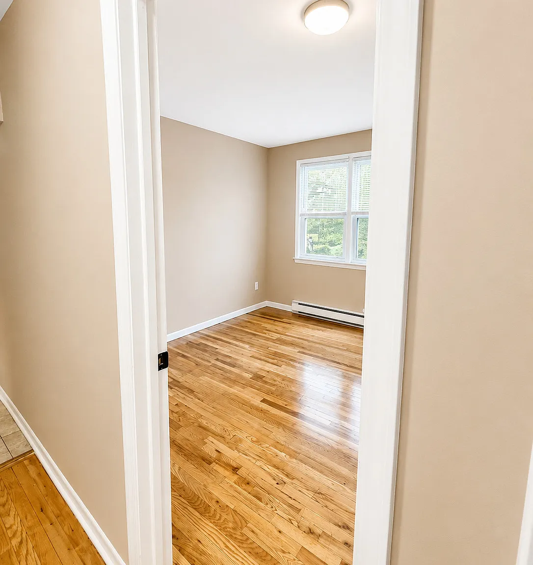 3 bed, 1.0 bath, 1000 sqft, $2,000 — Photo 3