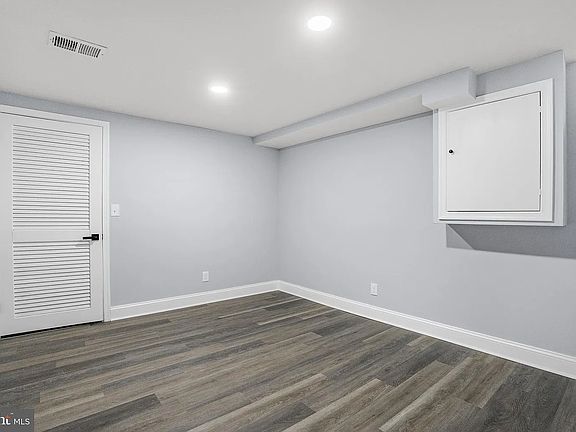 3rd image of 7208 Inwood Ave #1