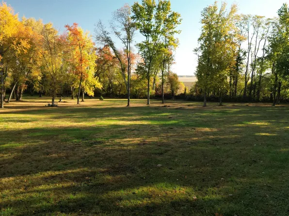 200-298 N Maple St, Mount Auburn, IL 62547