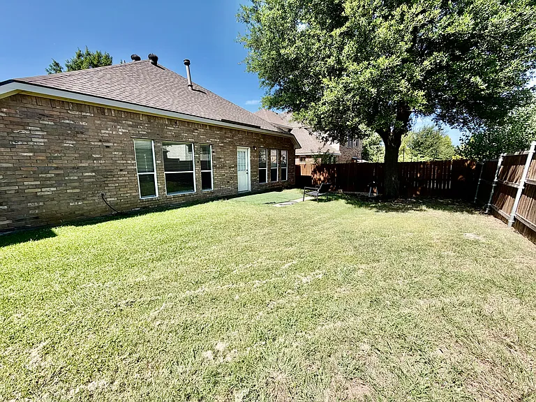 8520 Ontario Dr — Photo 20