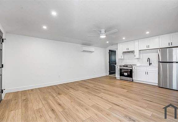 2nd image of 406 Sierra Ave #B
