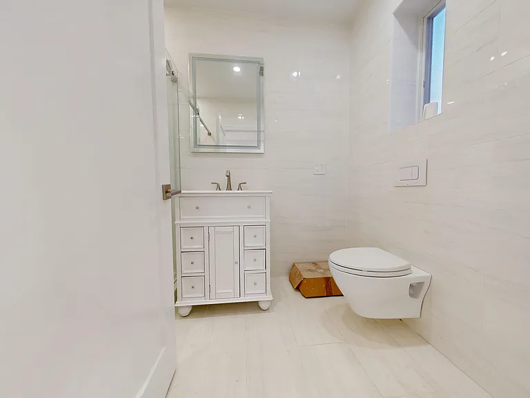 2346 E 2nd St #2 — Photo 10