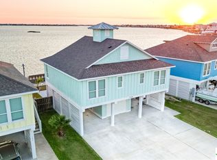 105 Linda Ln, Rockport, TX 78382