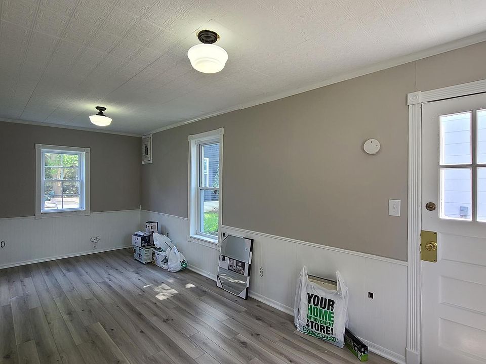 2nd image of 206 W Sangamon St #1/2