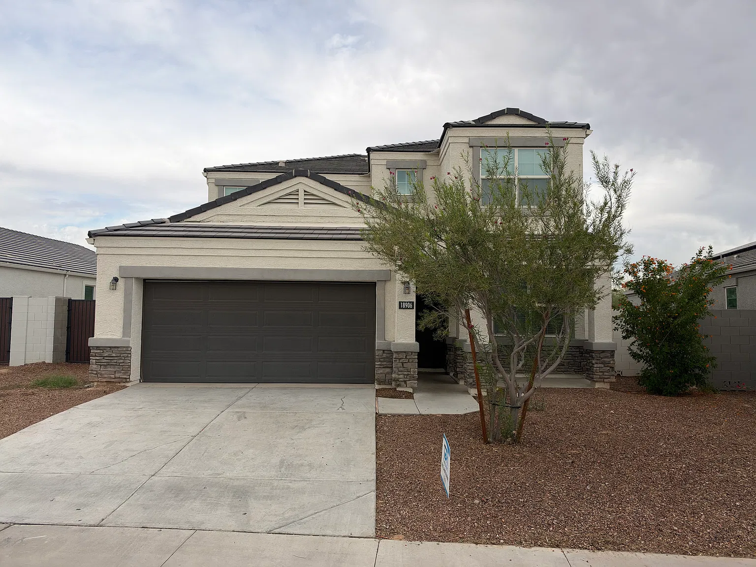 4 bed, 3.0 bath, 2674 sqft, $2,295 — Photo 1