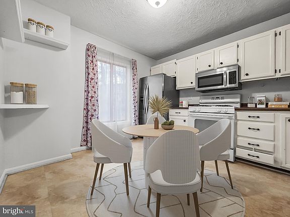 2nd image of 58 Windbrooke Cir #58