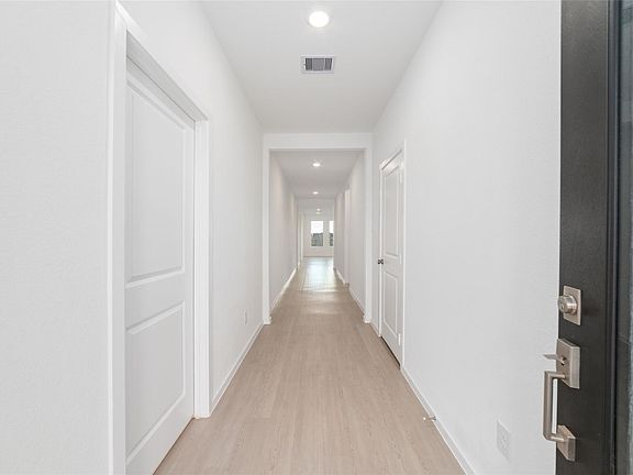 4th image of 830 Heaven Dr