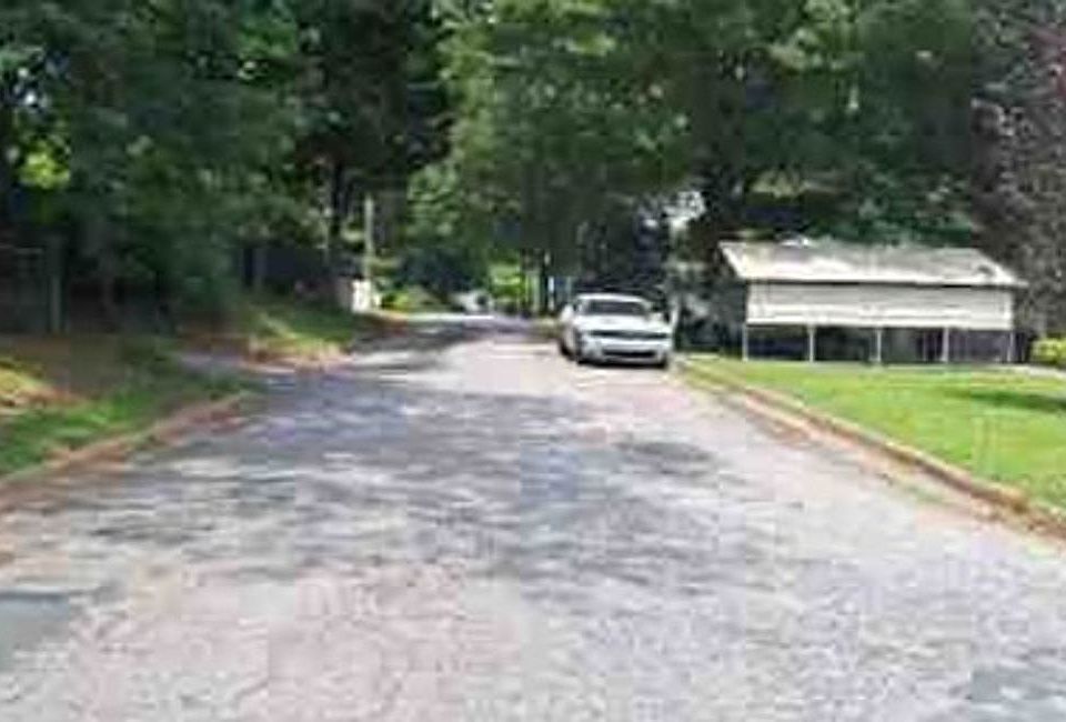 Exterior Neighborhood (street photo)