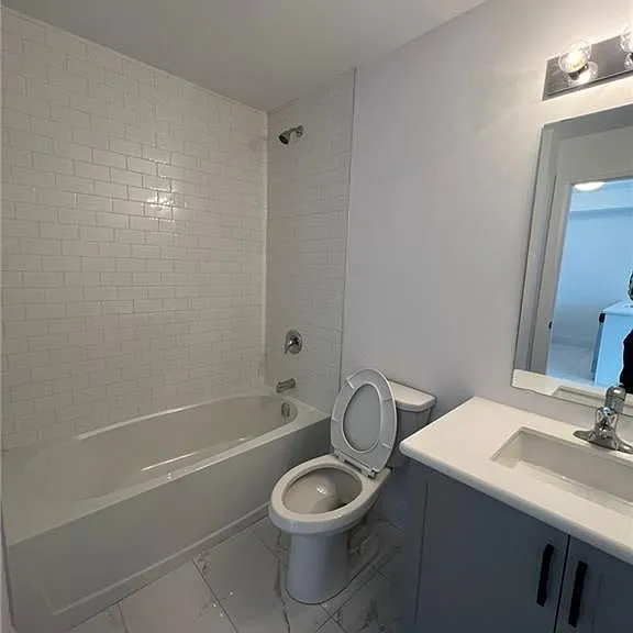 450 Dundas St E #409 — Photo 12