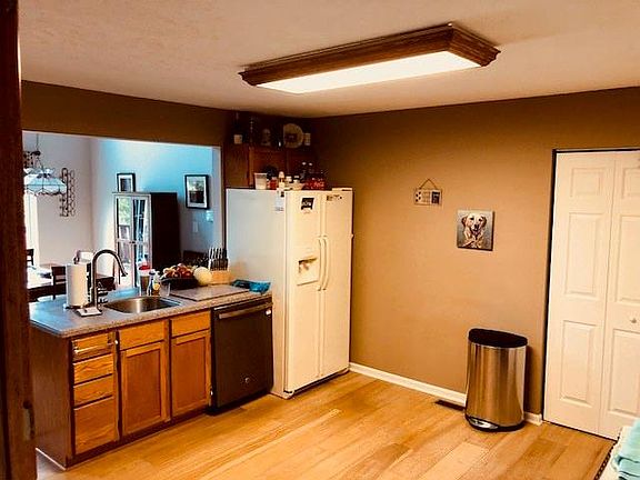 3rd image of 38 Sunset Ct