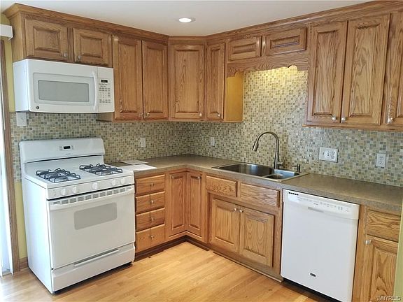 2nd image of 187 Rogers Ave