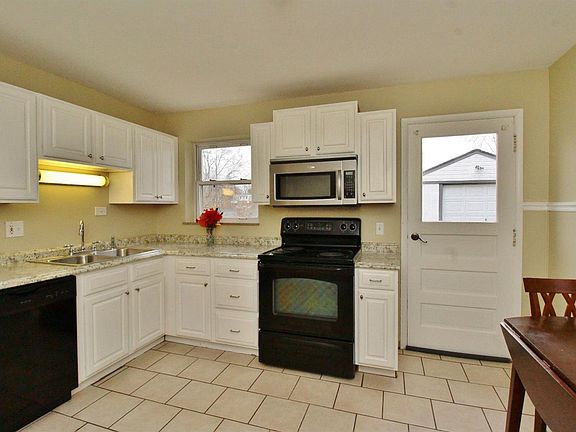 5th image of 8546 Darnell Ave