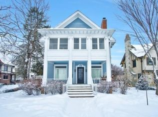 2288 W Lake Of The Isles Pkwy, Minneapolis, MN 55405