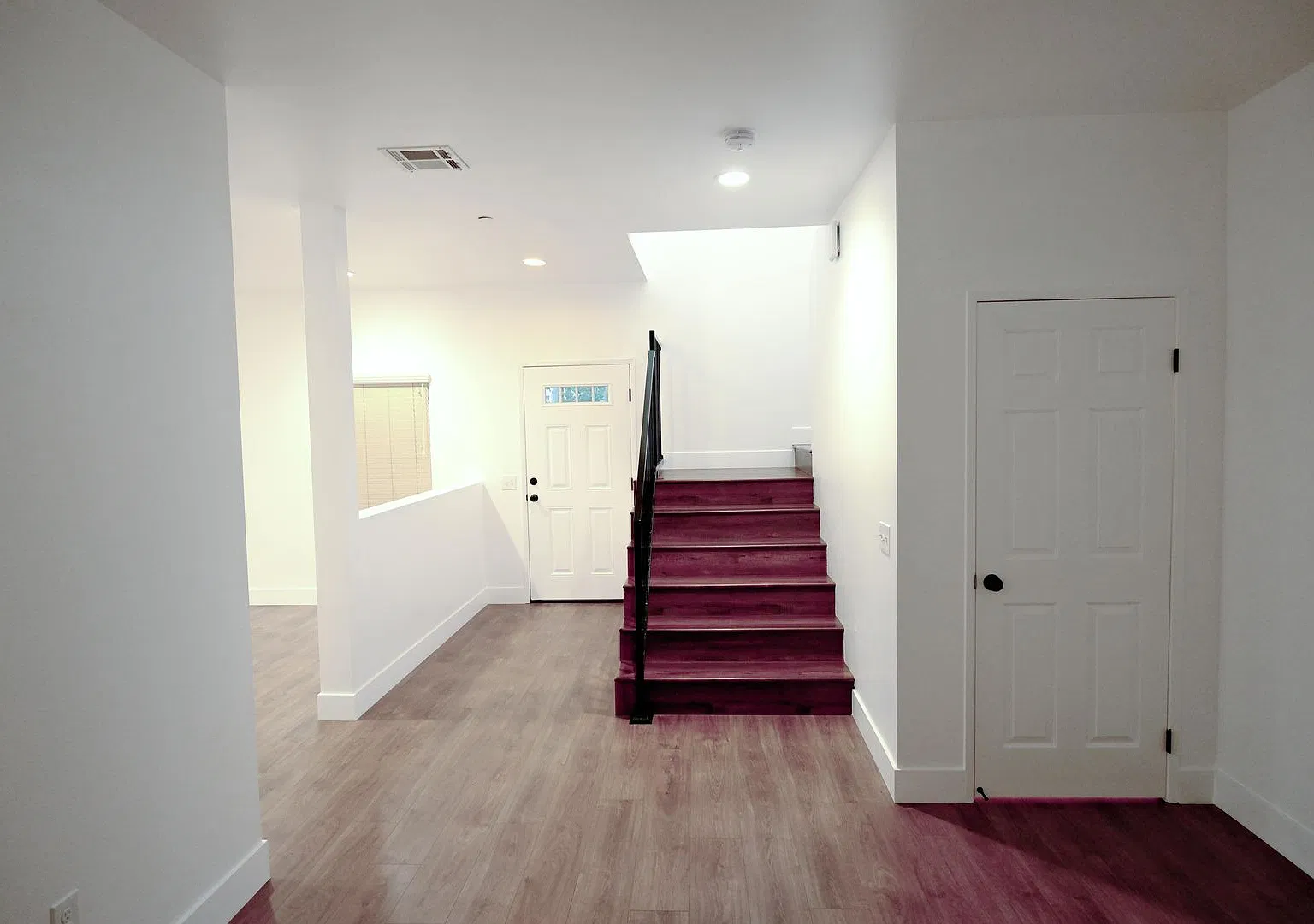 Spacious 3-Bedroom Townhome with 2-Car Garage + Extra Parking in Monrovia — Photo 4
