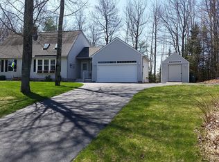 33 Wedgewood Dr, Saco, ME 04072