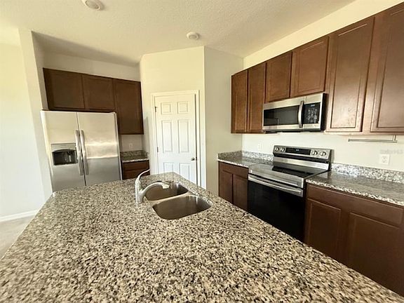 3rd image of 3550 Forster Ave