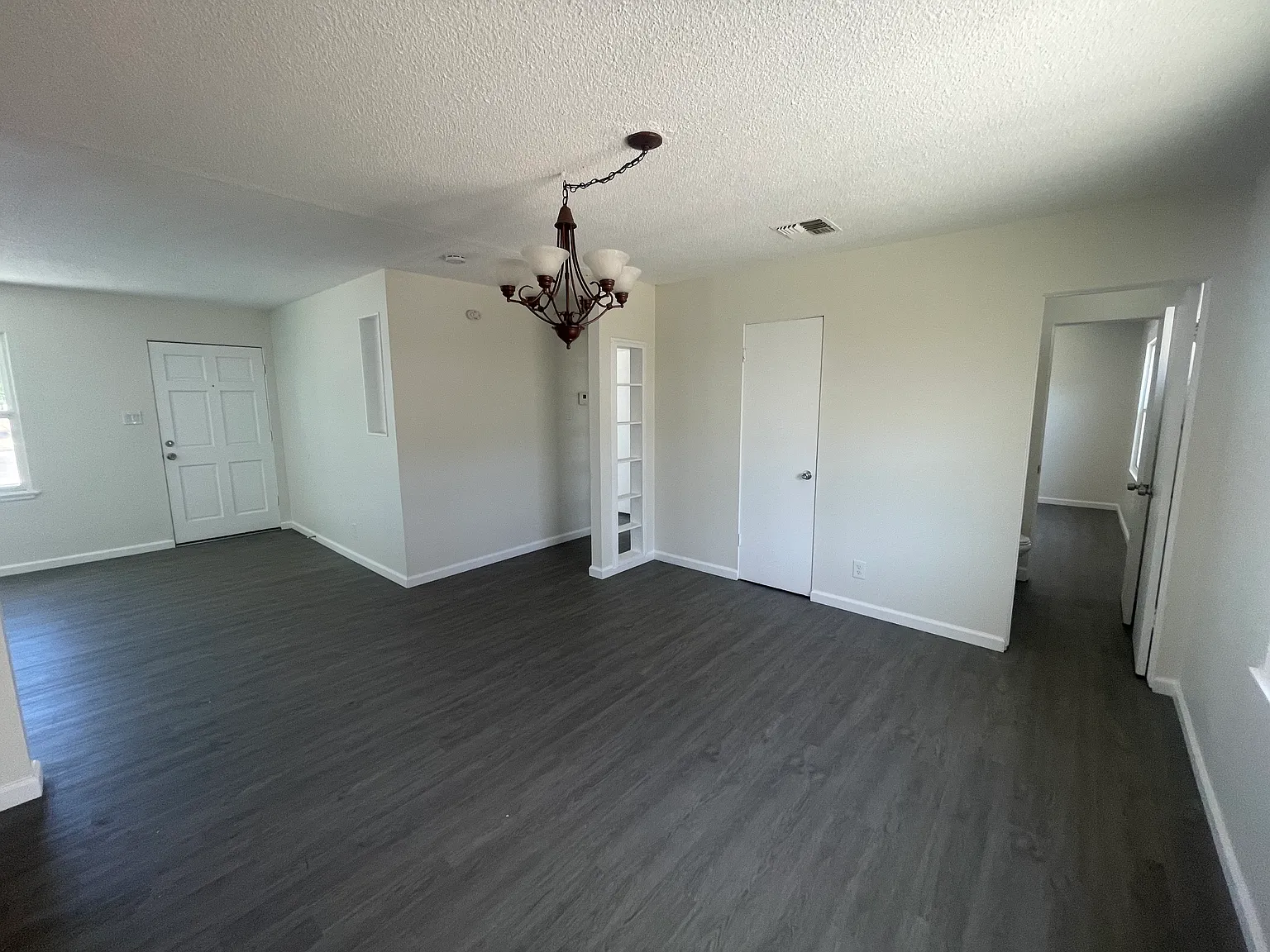 3 bed, 1100 sqft, $3,650 — Photo 3