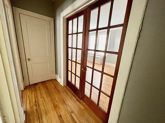 4th image of 704 Farmington Ave APT C3