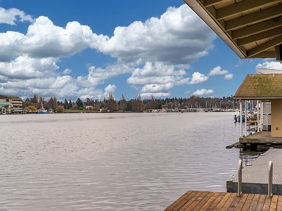 3rd image of 3256 Portage Bay Pl E