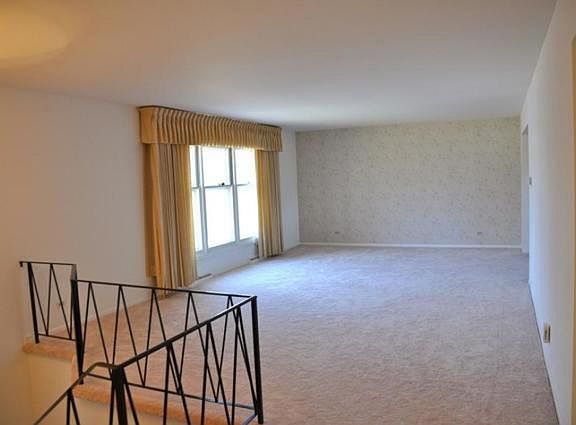 4th image of 879 W Lanark Ln