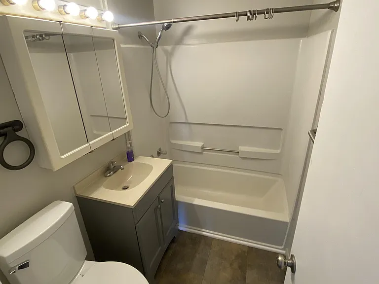877 Windsor Dr — Photo 2