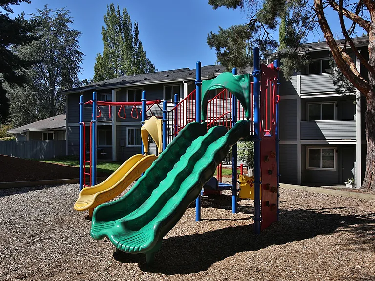 Highland Hills Apartments — Photo 6