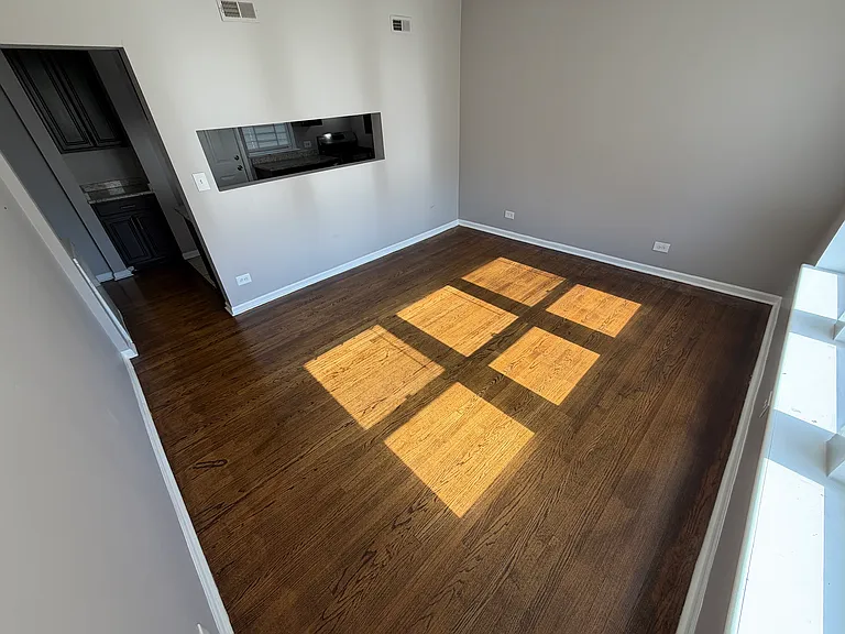 8248 S Eberhart Ave — Photo 3