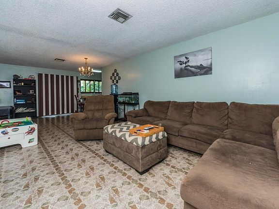 4th image of 101 Strasbourg Dr