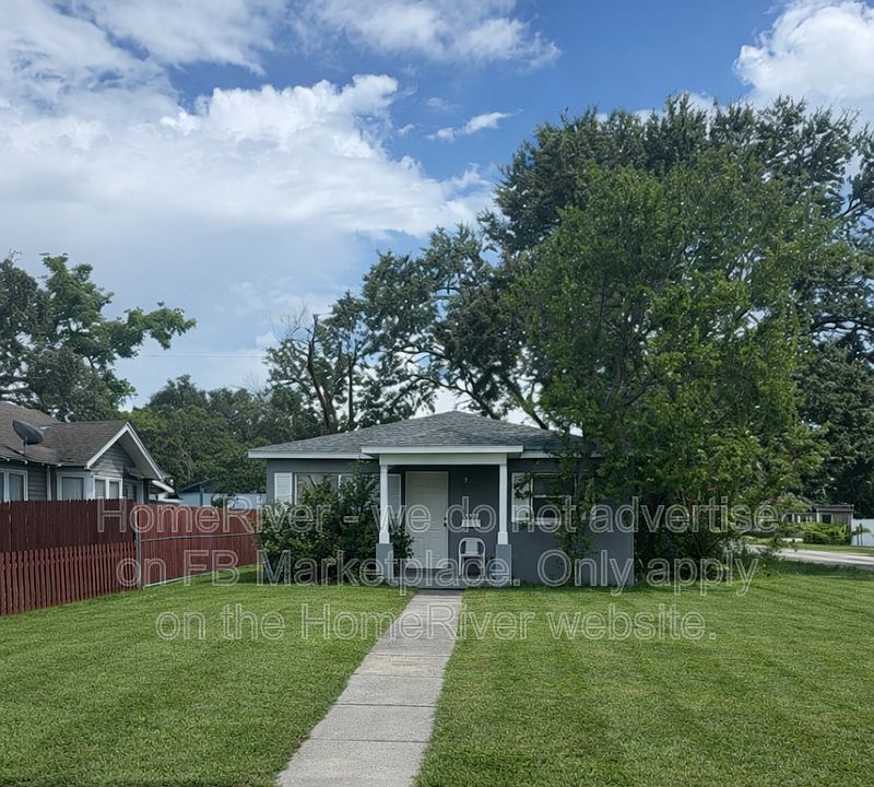 1st image of 2866 Emerson Ave S