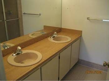 4th image of 586 Woodgate Cir