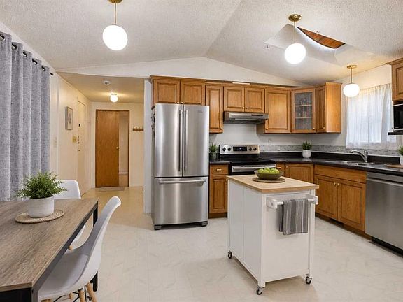 3rd image of 209 Yardmaster Ave