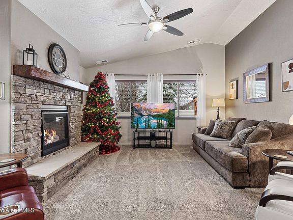 5th image of 1042 E Allenby Ave