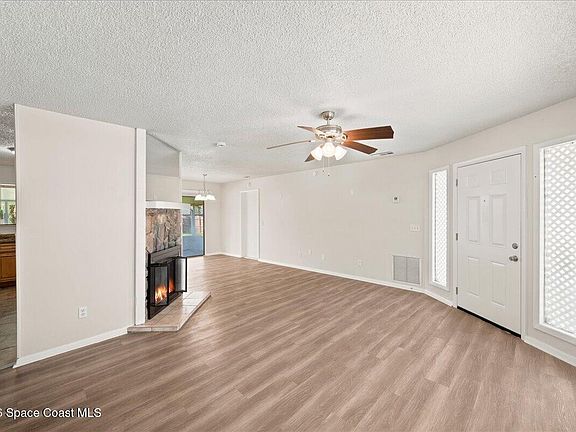 5th image of 428 Trumpet St SW