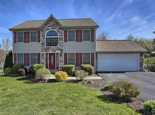 25 Saint Andrews Way, Etters, PA 17319