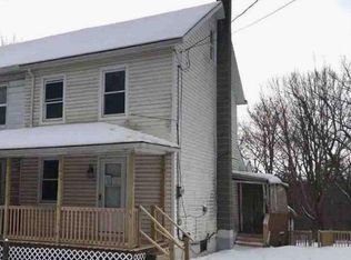 93 Main St, Freeland, PA 18224
