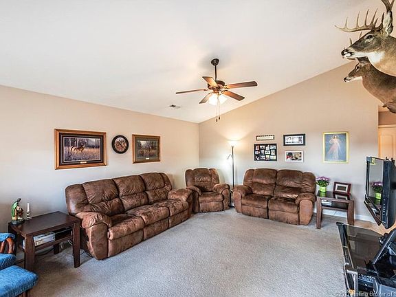 3rd image of 8811 Woodford Dr