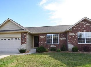 805 Pacific Crossing Dr, O'Fallon, IL 62269