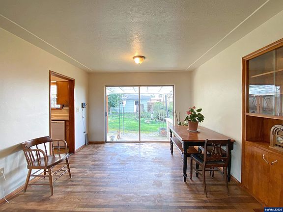 4th image of 151 SE Orchard View Ln