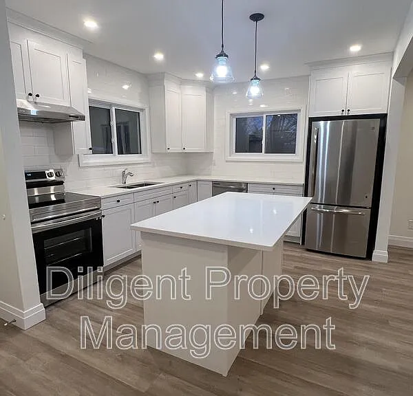 438 Bellevue St #UPPER — Photo 14