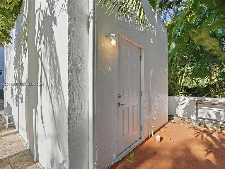 1137 Asturia Ave — Photo 16