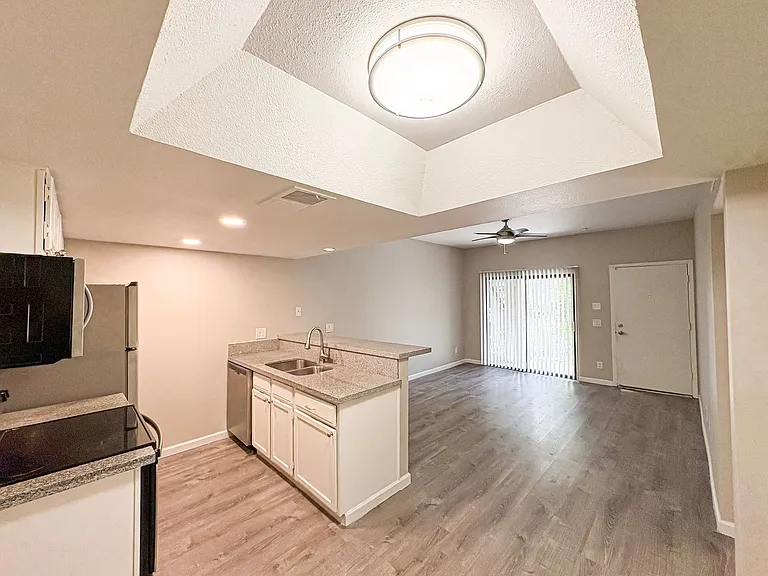 Maryland Court Apartments — Photo 36