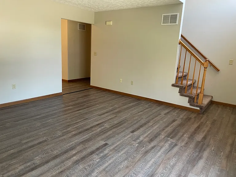 820 Woodsedge Dr #820 — Photo 5