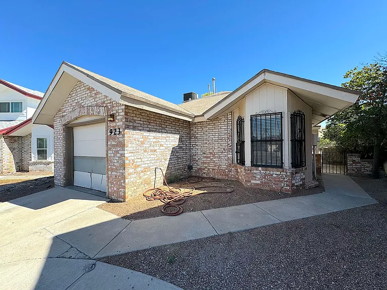 923 Centennial Dr — Photo 1