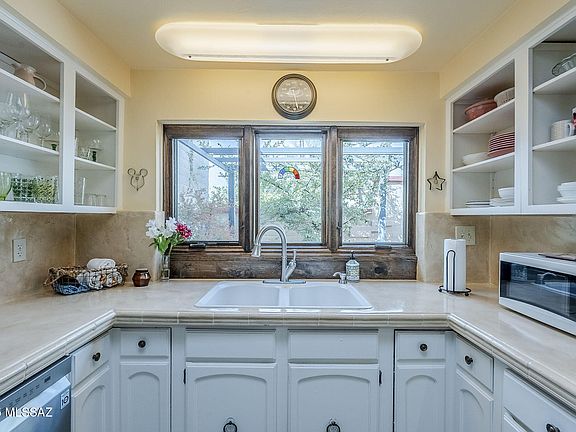 3rd image of 2554 N Avenida San Valle