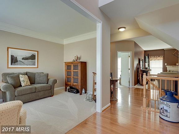 3rd image of 14 Sturbridge Ln