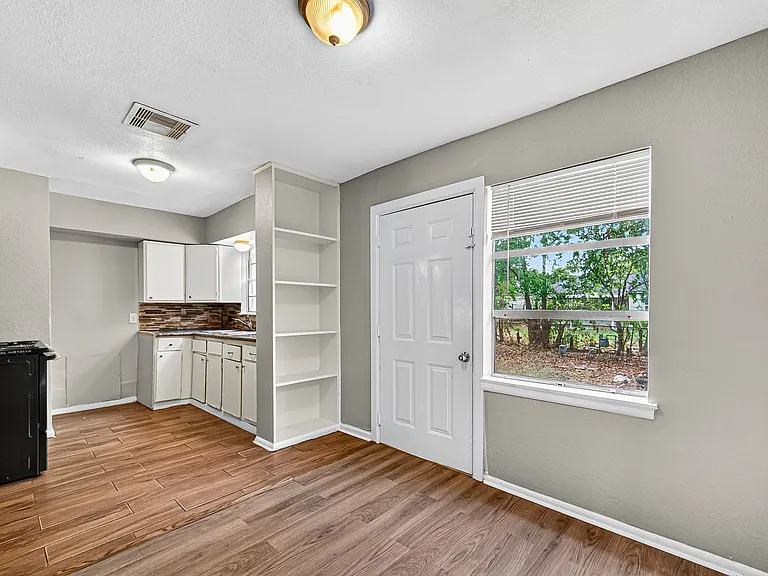 10106 Sierra Dr — Photo 5